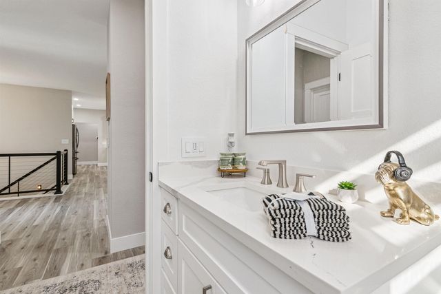 122 Kestrel Circle, Waterloo, IA 50701