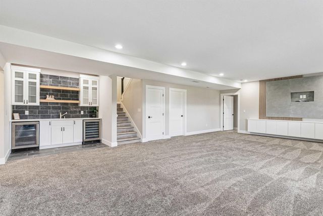 122 Kestrel Circle, Waterloo, IA 50701