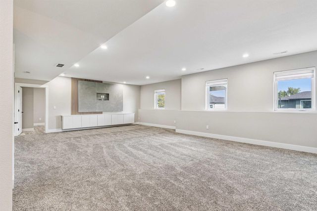 122 Kestrel Circle, Waterloo, IA 50701