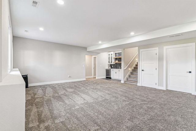 122 Kestrel Circle, Waterloo, IA 50701