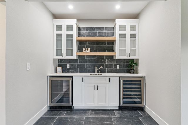 122 Kestrel Circle, Waterloo, IA 50701