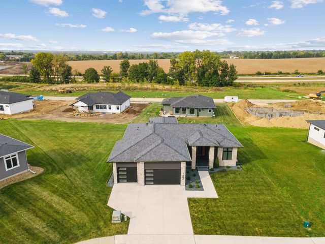 122 Kestrel Circle, Waterloo, IA 50701
