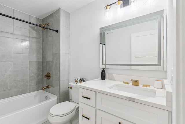 122 Kestrel Circle, Waterloo, IA 50701