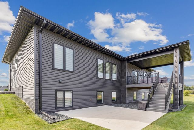 122 Kestrel Circle, Waterloo, IA 50701