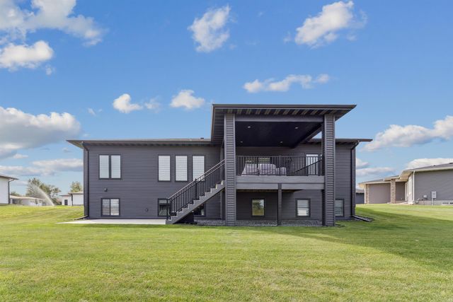 122 Kestrel Circle, Waterloo, IA 50701