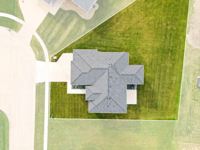 122 Kestrel Circle, Waterloo, IA 50701