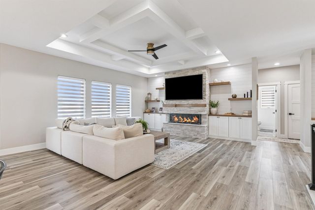 122 Kestrel Circle, Waterloo, IA 50701