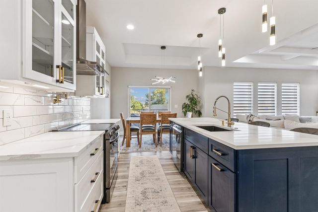 122 Kestrel Circle, Waterloo, IA 50701