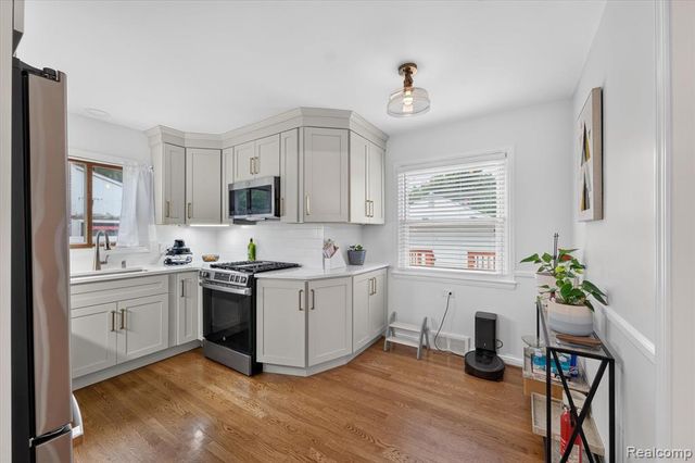 1803 Littlestone Road, Grosse Pointe Woods, MI 48236