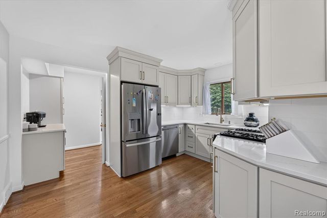 1803 Littlestone Road, Grosse Pointe Woods, MI 48236