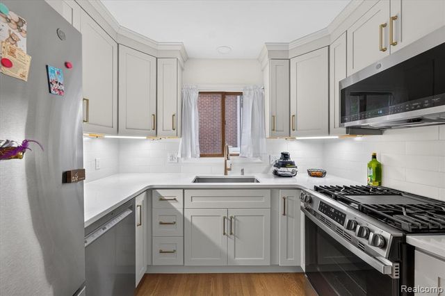1803 Littlestone Road, Grosse Pointe Woods, MI 48236