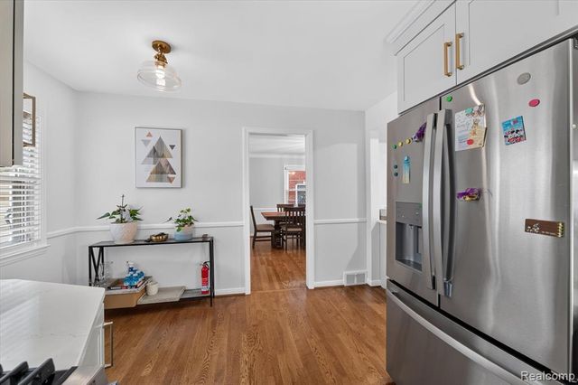 1803 Littlestone Road, Grosse Pointe Woods, MI 48236