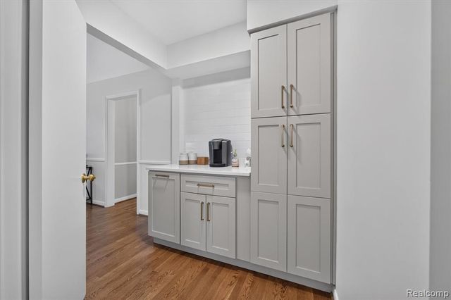 1803 Littlestone Road, Grosse Pointe Woods, MI 48236