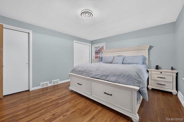 1803 Littlestone Road, Grosse Pointe Woods, MI 48236
