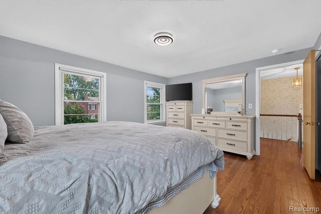 1803 Littlestone Road, Grosse Pointe Woods, MI 48236