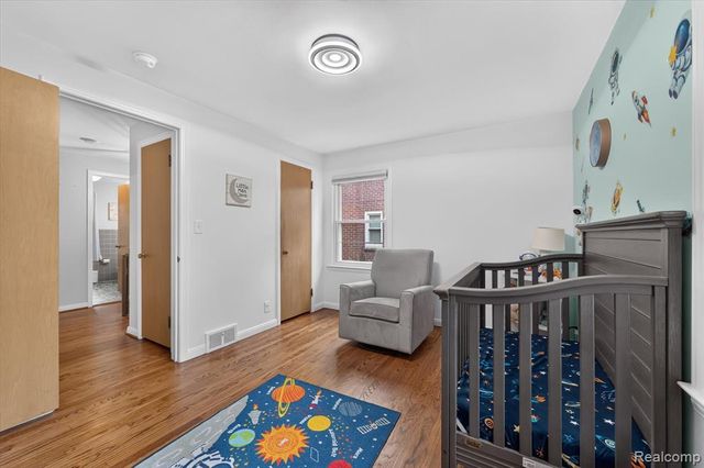 1803 Littlestone Road, Grosse Pointe Woods, MI 48236