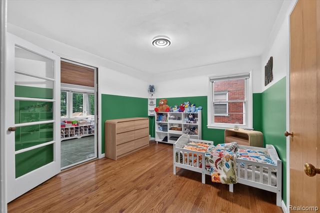 1803 Littlestone Road, Grosse Pointe Woods, MI 48236