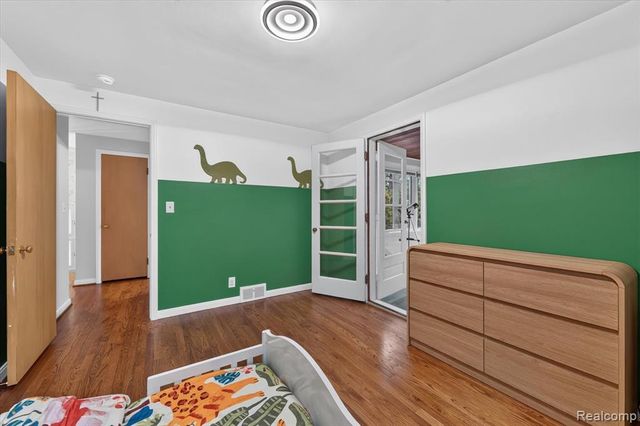 1803 Littlestone Road, Grosse Pointe Woods, MI 48236