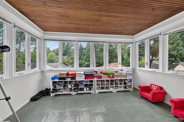 1803 Littlestone Road, Grosse Pointe Woods, MI 48236