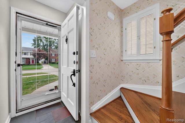 1803 Littlestone Road, Grosse Pointe Woods, MI 48236