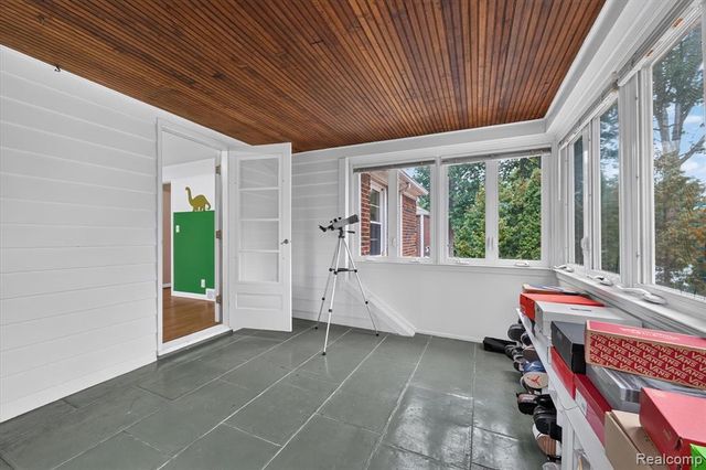 1803 Littlestone Road, Grosse Pointe Woods, MI 48236
