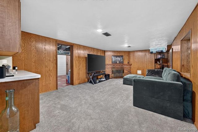1803 Littlestone Road, Grosse Pointe Woods, MI 48236