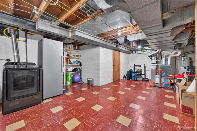 1803 Littlestone Road, Grosse Pointe Woods, MI 48236