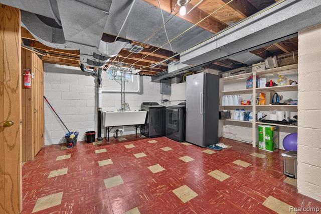 1803 Littlestone Road, Grosse Pointe Woods, MI 48236