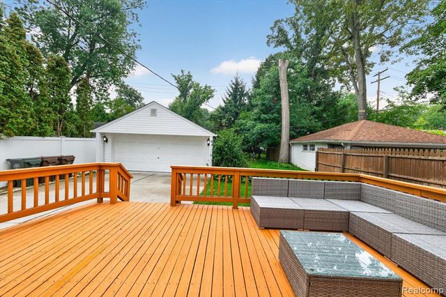 1803 Littlestone Road, Grosse Pointe Woods, MI 48236