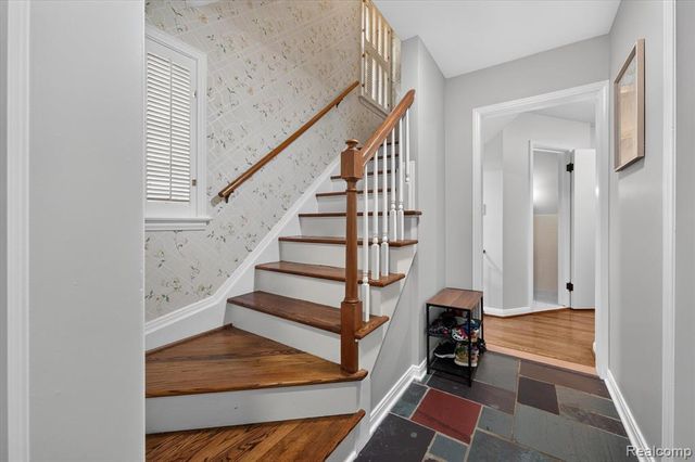 1803 Littlestone Road, Grosse Pointe Woods, MI 48236