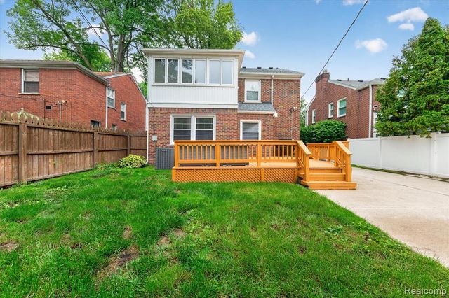 1803 Littlestone Road, Grosse Pointe Woods, MI 48236