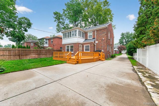 1803 Littlestone Road, Grosse Pointe Woods, MI 48236