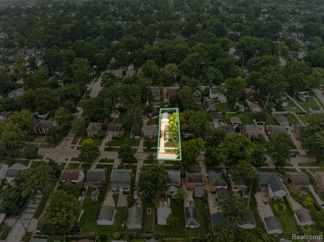 1803 Littlestone Road, Grosse Pointe Woods, MI 48236