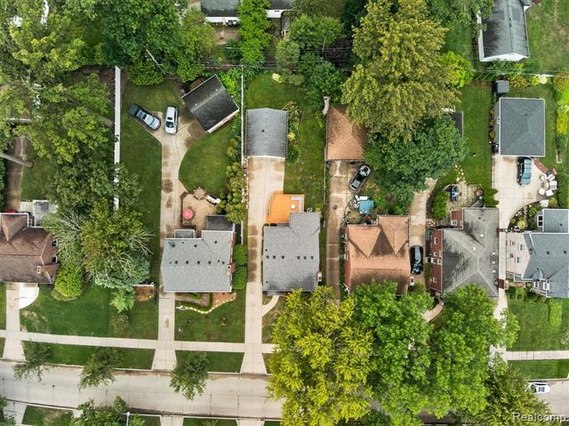 1803 Littlestone Road, Grosse Pointe Woods, MI 48236