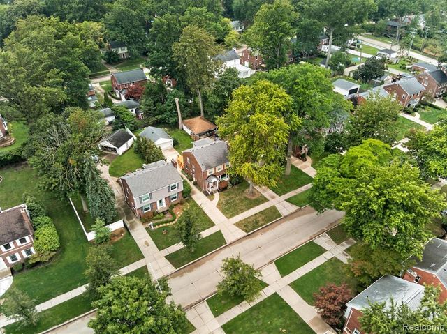 1803 Littlestone Road, Grosse Pointe Woods, MI 48236