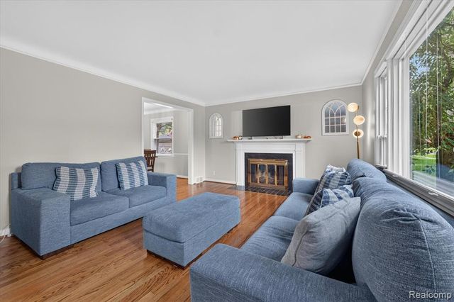 1803 Littlestone Road, Grosse Pointe Woods, MI 48236