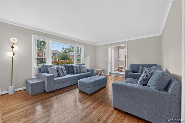 1803 Littlestone Road, Grosse Pointe Woods, MI 48236