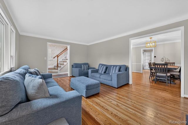 1803 Littlestone Road, Grosse Pointe Woods, MI 48236