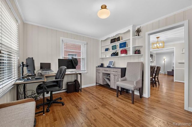 1803 Littlestone Road, Grosse Pointe Woods, MI 48236