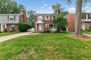 1803 Littlestone Road, Grosse Pointe Woods, MI 48236