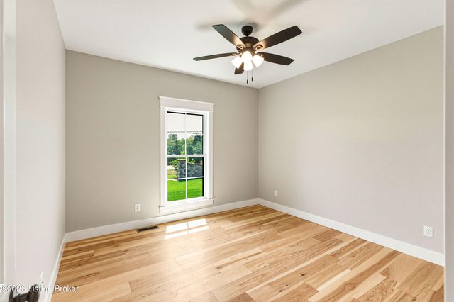 103 Brennan Ct, Shepherdsville, KY 40165