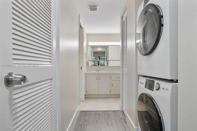 995 SW 84th Ave 309, Miami, FL 33144