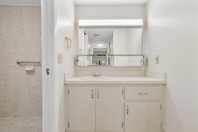 995 SW 84th Ave 309, Miami, FL 33144