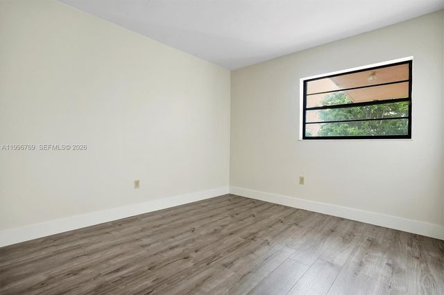 995 SW 84th Ave 309, Miami, FL 33144