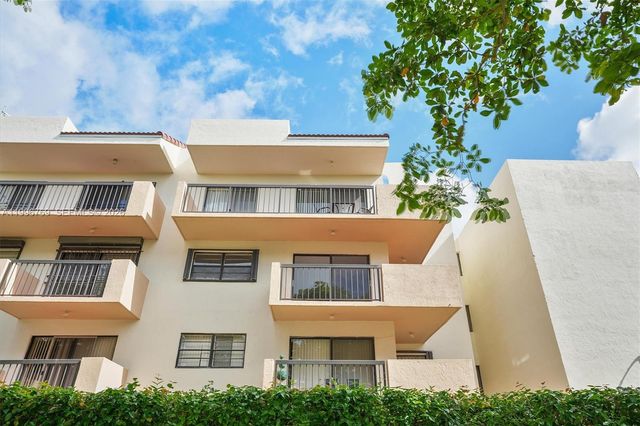 995 SW 84th Ave 309, Miami, FL 33144