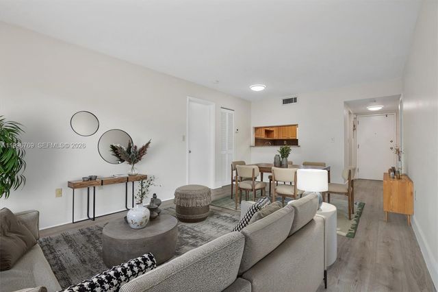 995 SW 84th Ave 309, Miami, FL 33144