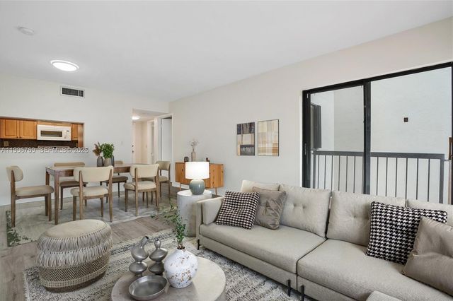 995 SW 84th Ave 309, Miami, FL 33144