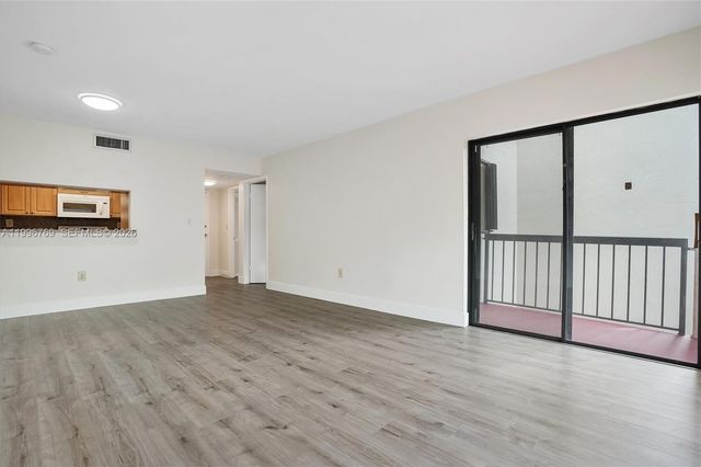 995 SW 84th Ave 309, Miami, FL 33144