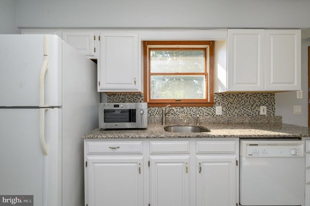 152 NAUTILUS DR, Manahawkin, NJ 08050