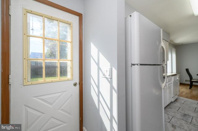 152 NAUTILUS DR, Manahawkin, NJ 08050